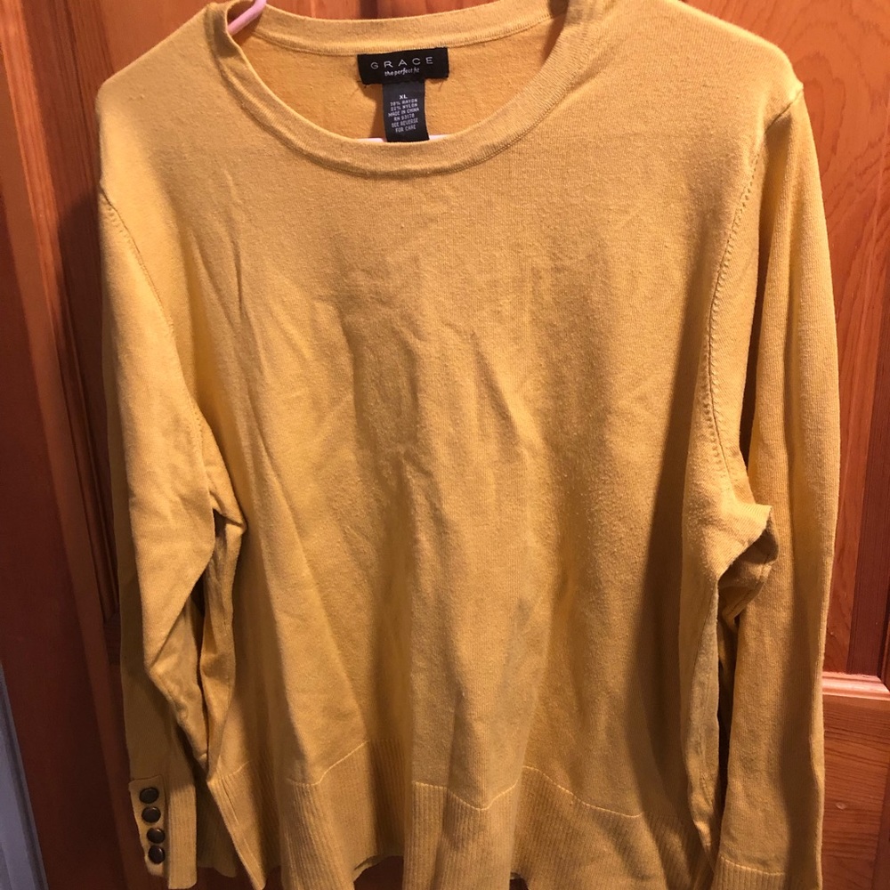 Women’s sweater, gold , size XL, long sleeve, scoop neck, 4 buttons on sleeve